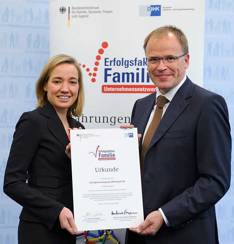 Kristina Schröder (CDU) bei Preisübergabe - (Bundesministerin für Familie, Senioren, Frauen und Jugend)