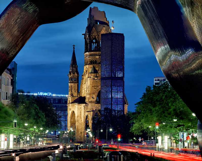 Berliner Gedächtniskirche bei Nacht