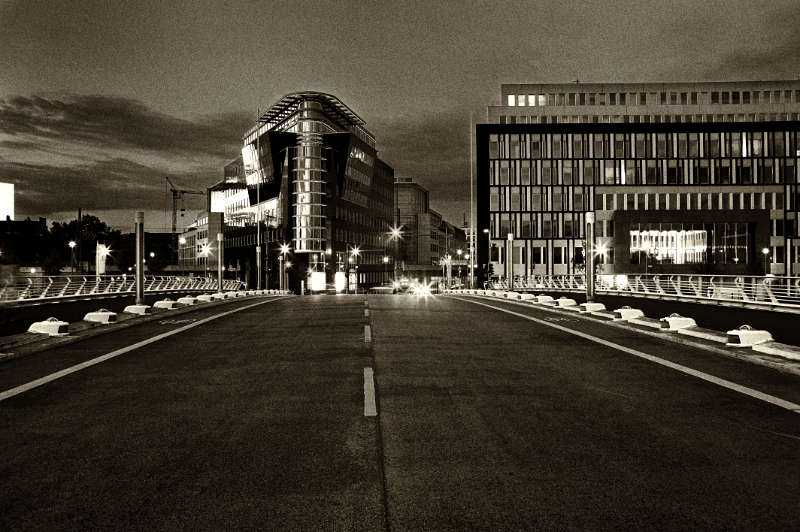 Kronprinzenbrücke bei Nacht (Berlin Regierungsviertel)